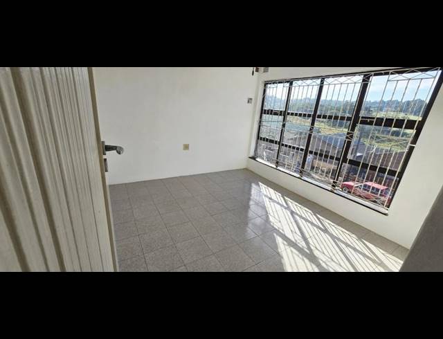 1 BEDROOM PROPERTY TO RENT IN CROSSMOOR